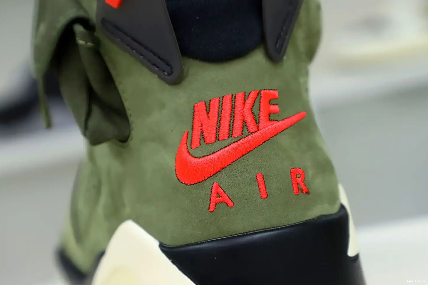X Kimikick RETRO JORDAN AIR TRAVIS SCOTT 'OLIVE' 6 0807